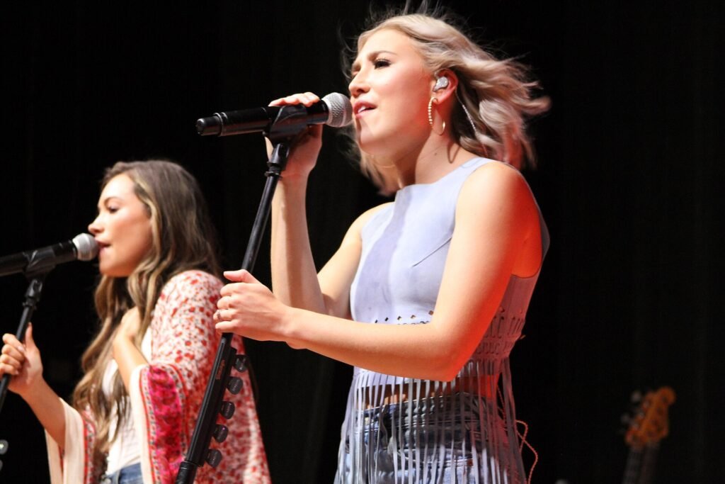 Maddie & Tae
