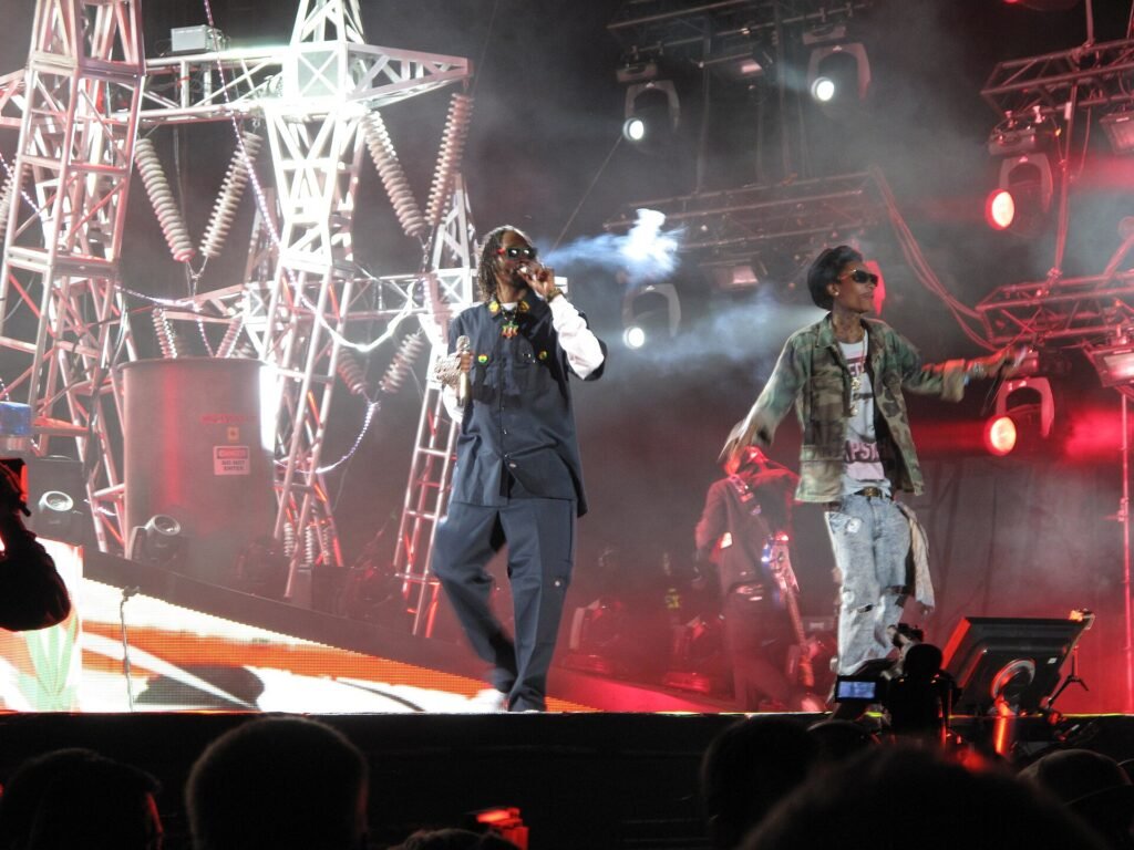 Snoop Dogg Featuring Pharrell